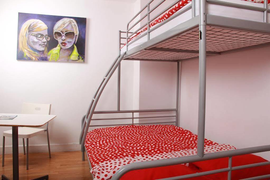 Brussels Hello Hostel コクルベール エクステリア 写真